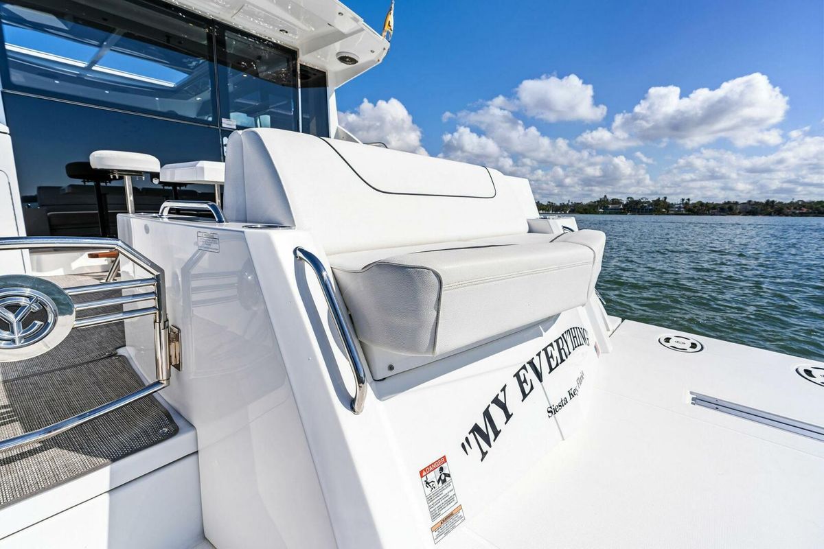 2019 Cruisers Yachts 45 