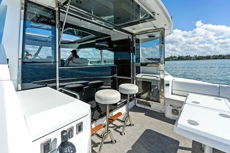 My Everything Yacht Photos Pics 2019 Cruisers Yachts 45 Cantius 'My Everything'