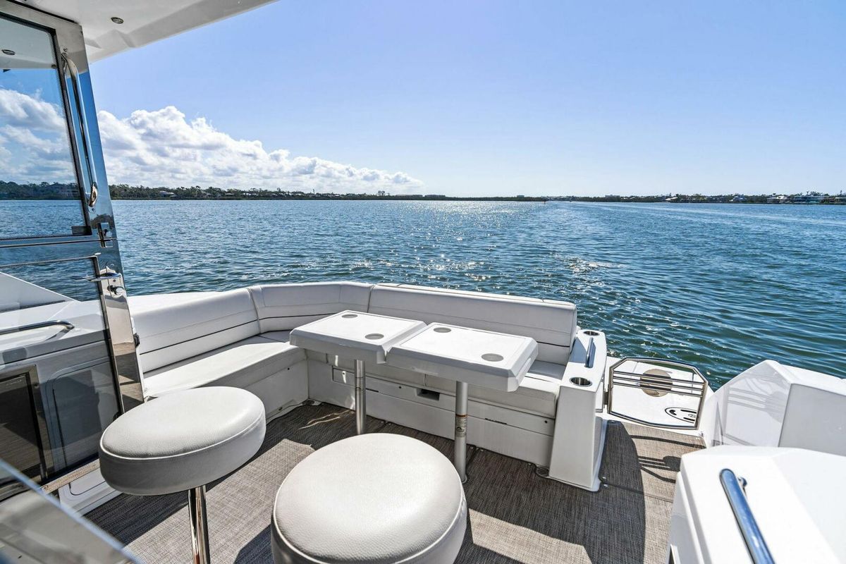 2019 Cruisers Yachts 45 