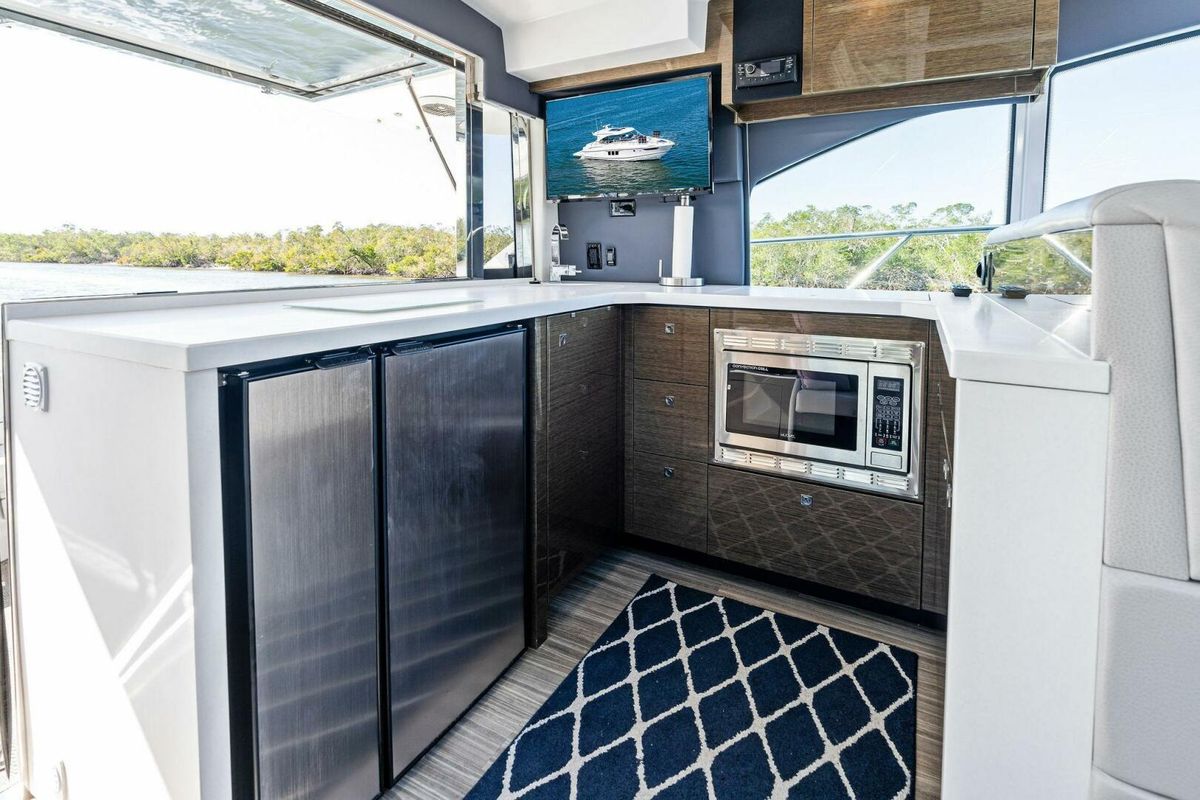 2019 Cruisers Yachts 45 