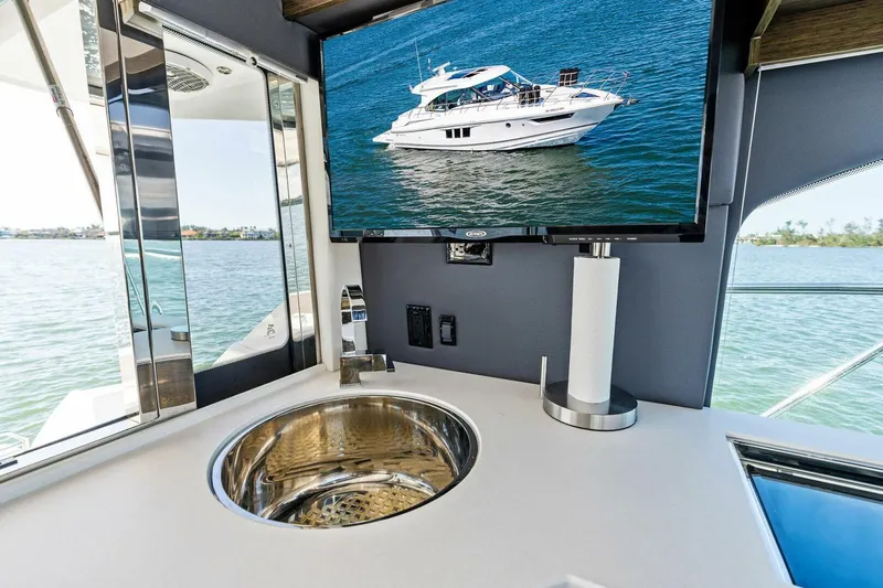 My Everything Yacht Photos Pics 2019 Cruisers Yachts 45 Cantius 'My Everything'