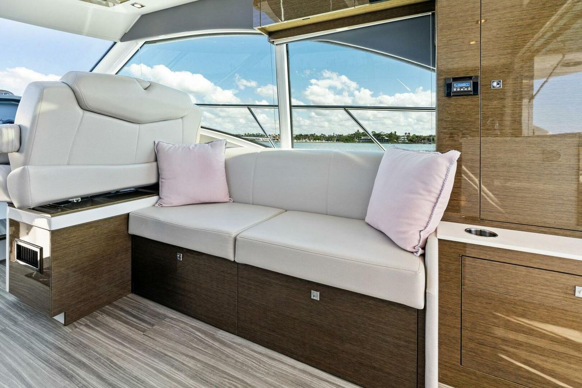 2019 Cruisers Yachts 45 