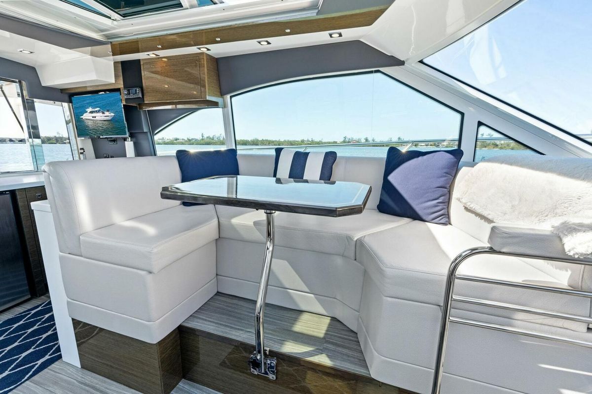 2019 Cruisers Yachts 45 