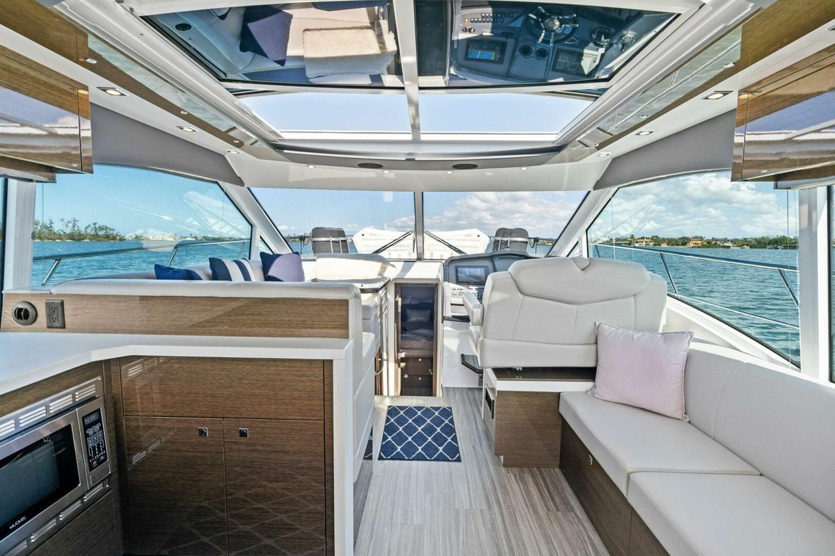 2019 Cruisers Yachts 45 