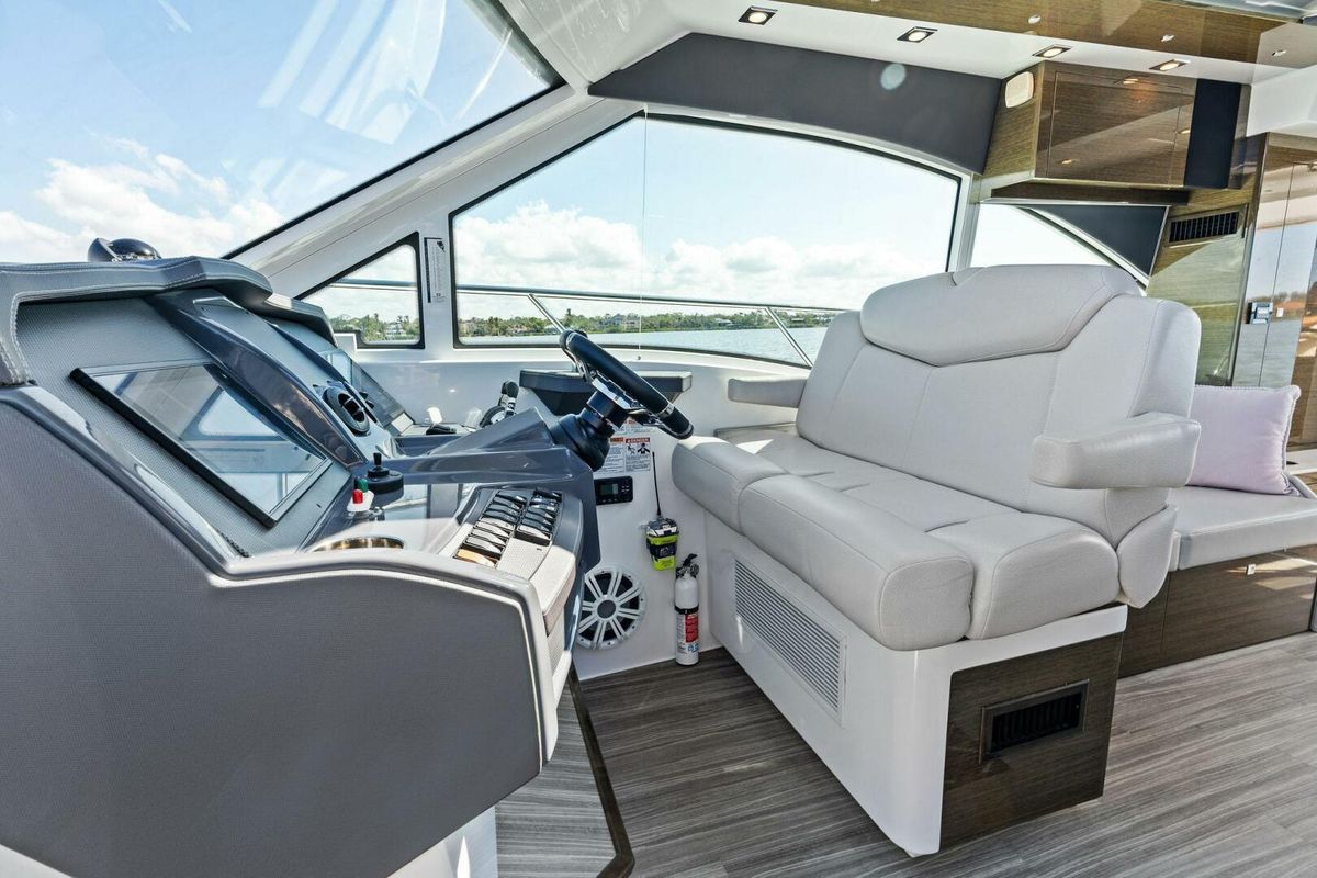 2019 Cruisers Yachts 45 