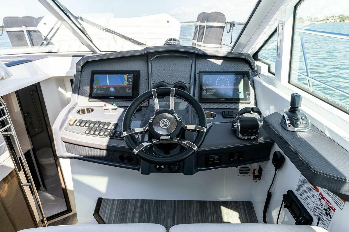 2019 Cruisers Yachts 45 