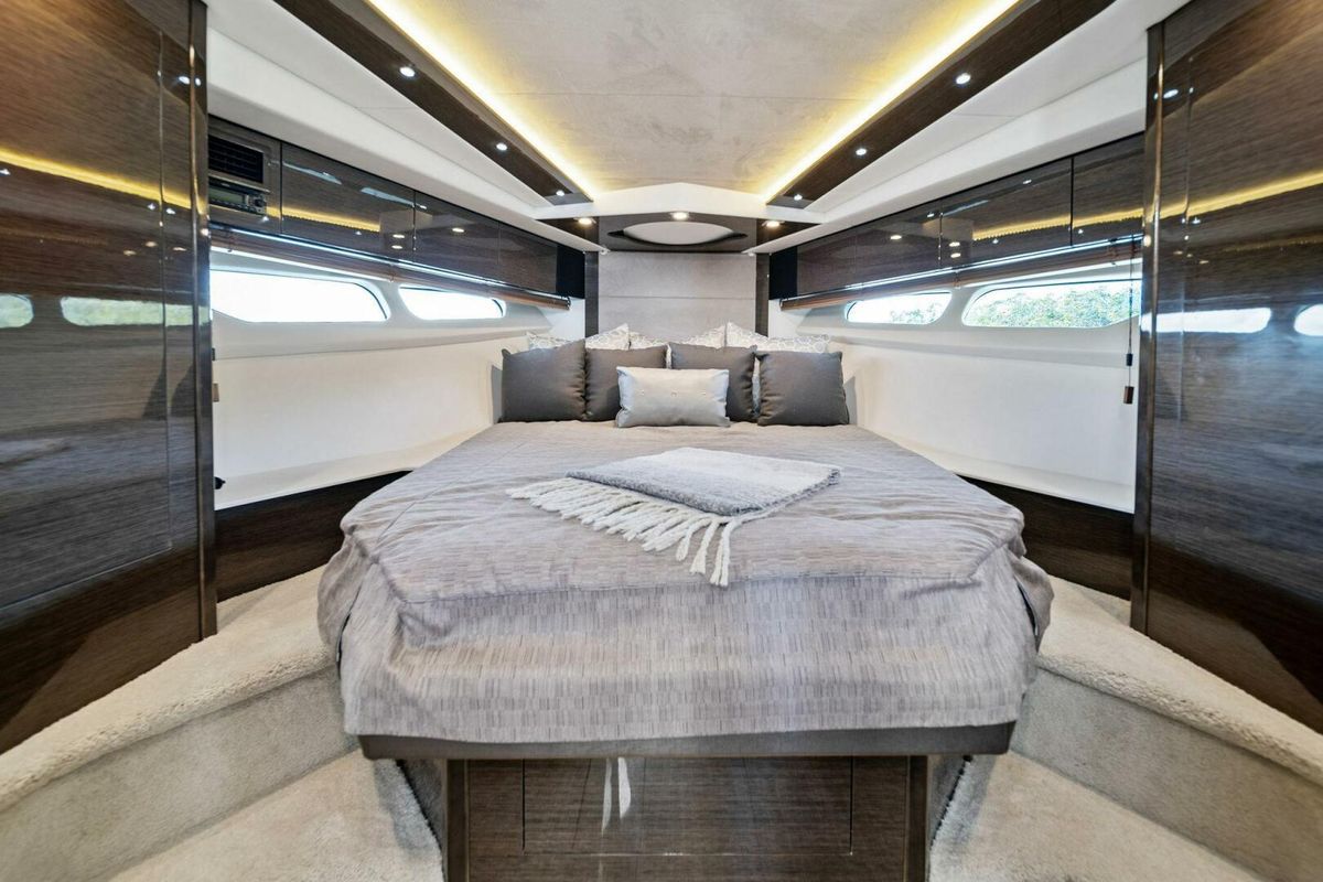 2019 Cruisers Yachts 45 
