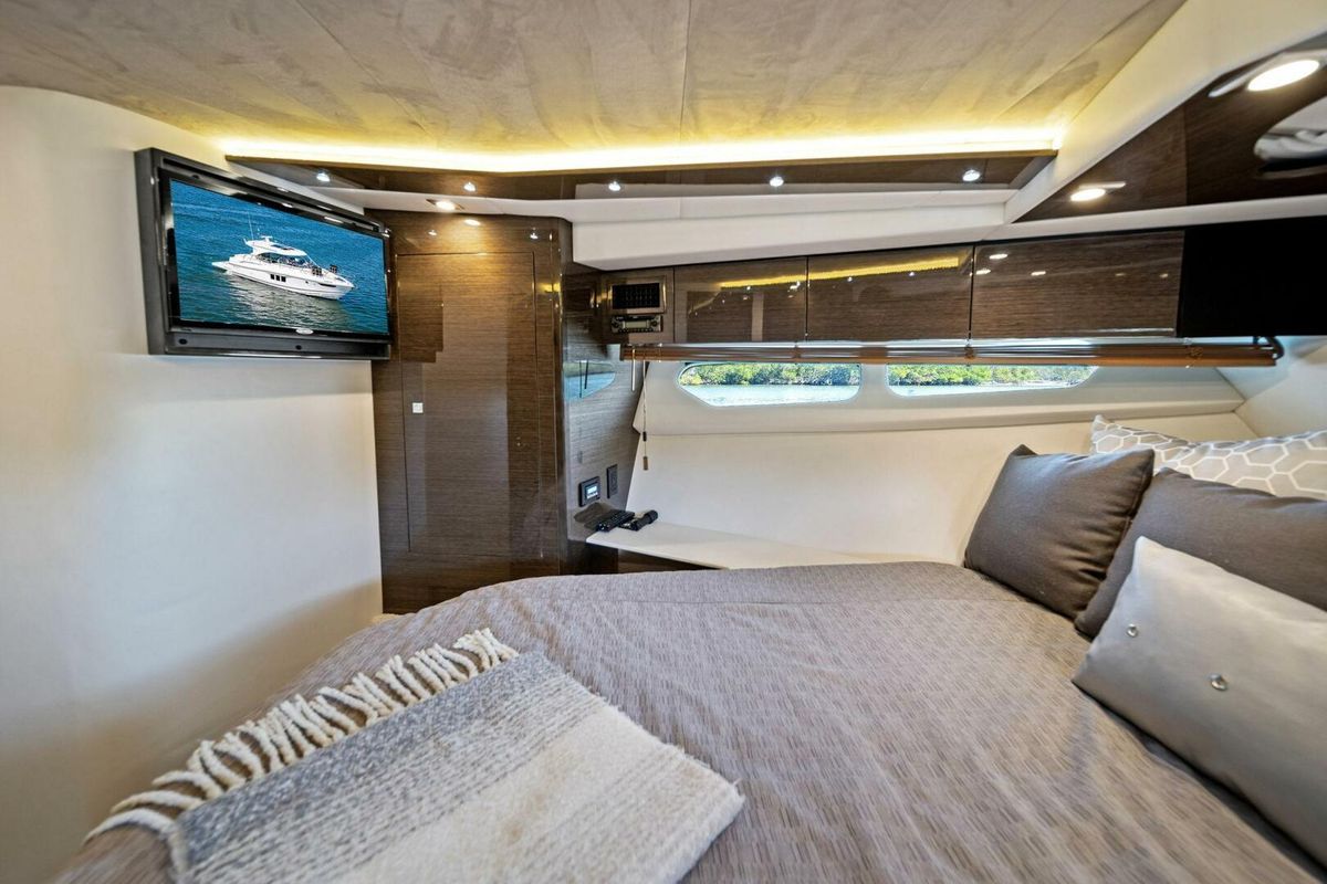 2019 Cruisers Yachts 45 