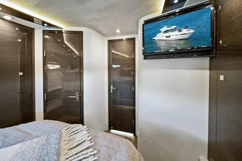 My Everything Yacht Photos Pics 2019 Cruisers Yachts 45 Cantius 'My Everything'