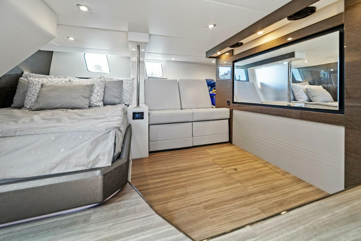 2019 Cruisers Yachts 45 