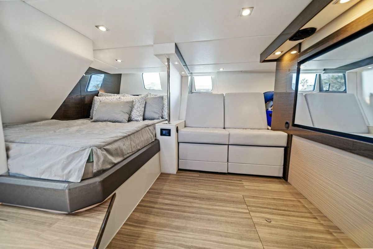 2019 Cruisers Yachts 45 