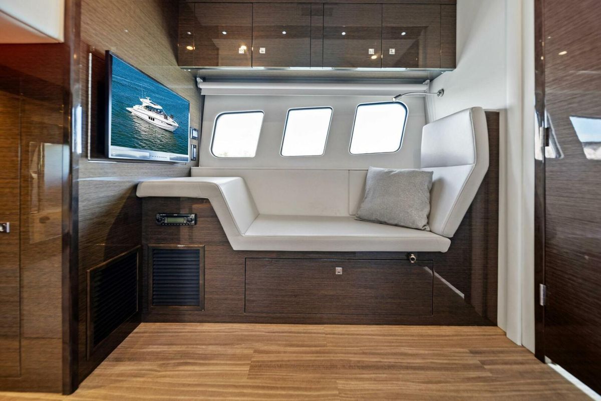 2019 Cruisers Yachts 45 