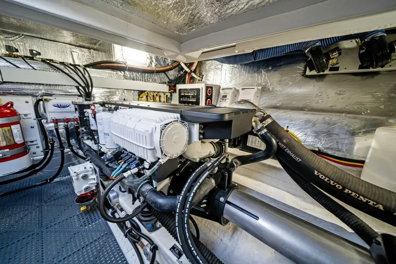 My Everything Yacht Photos Pics 2019 Cruisers Yachts 45 Cantius 'My Everything'