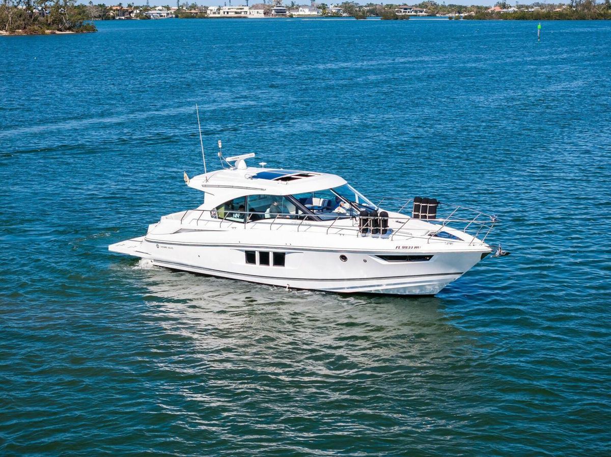 2019 Cruisers Yachts 45 
