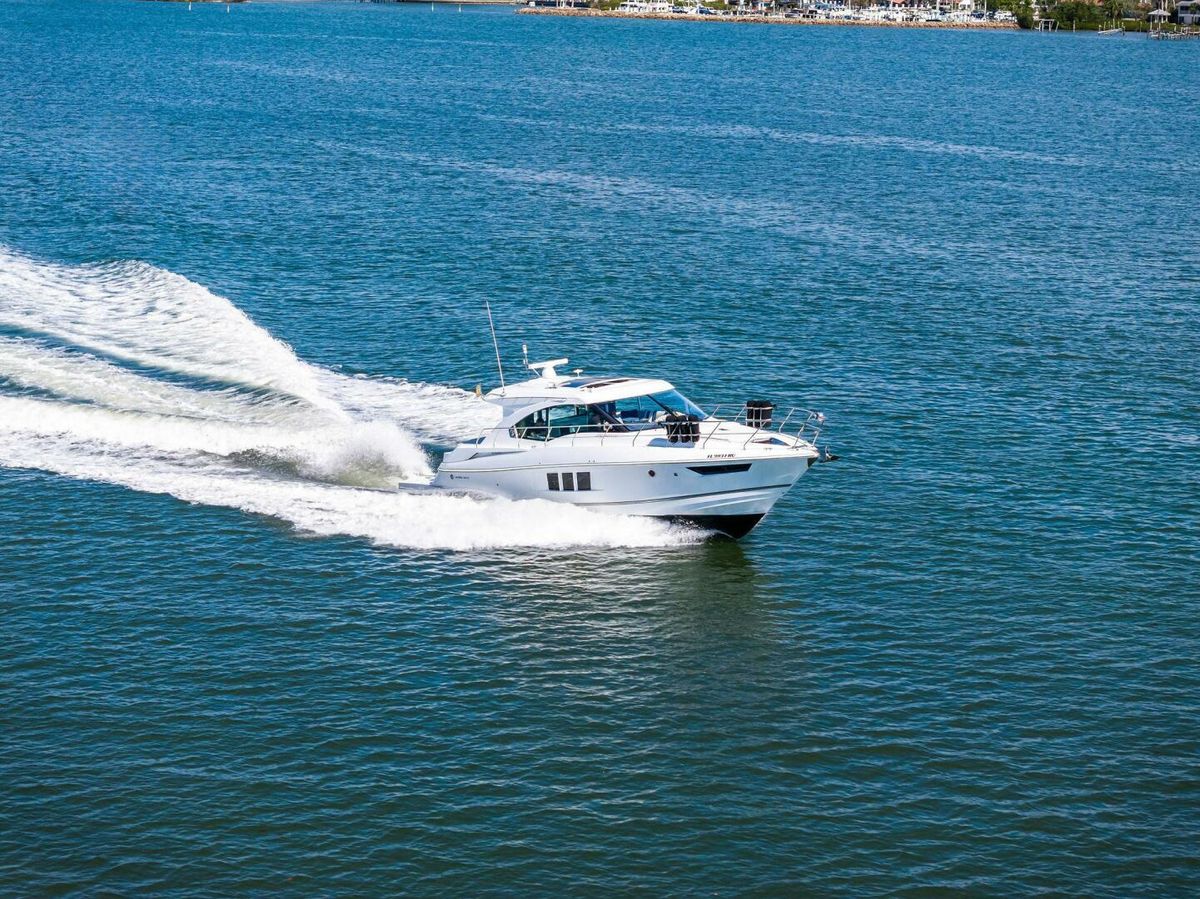 2019 Cruisers Yachts 45 