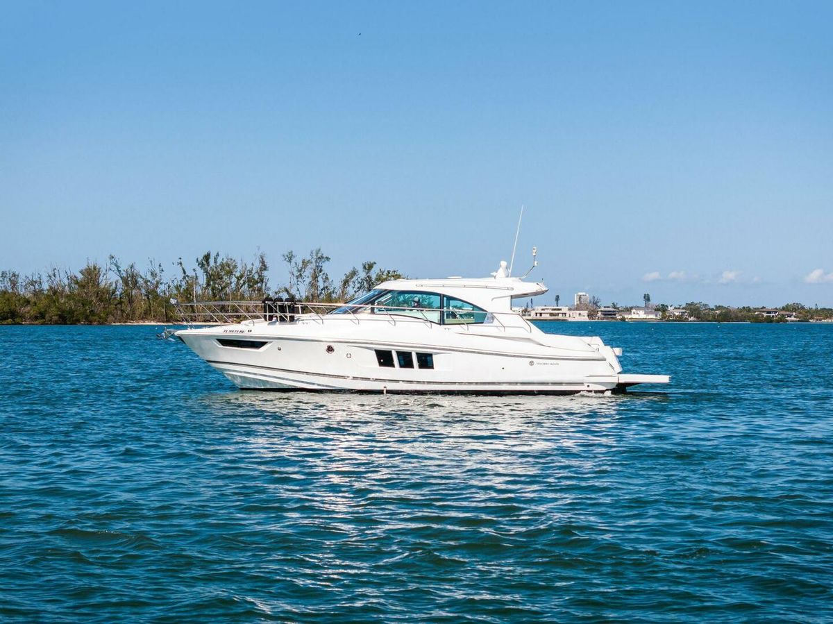 2019 Cruisers Yachts 45 