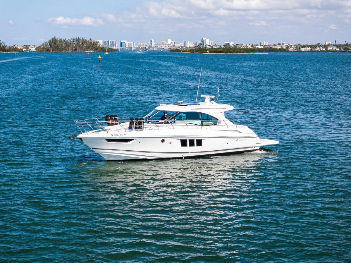 2019 Cruisers Yachts 45 