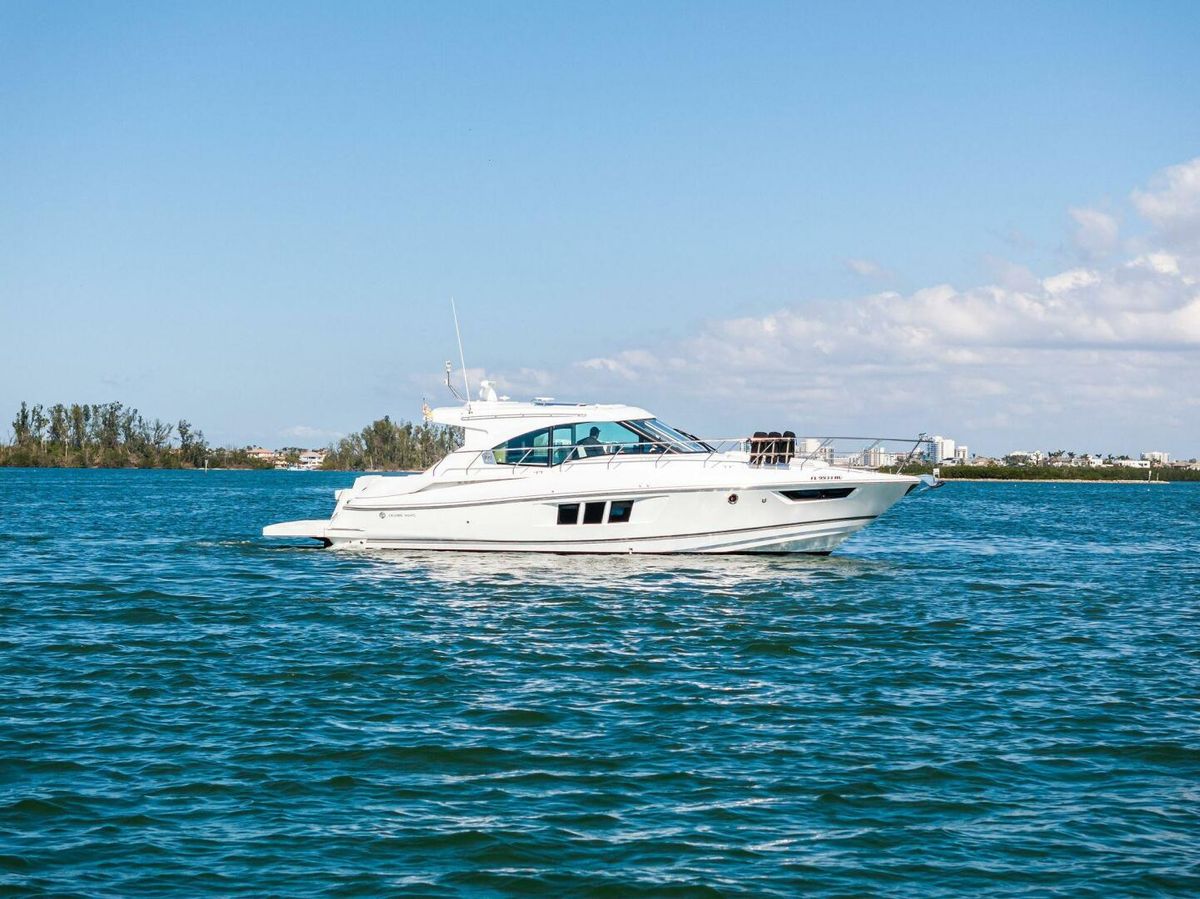 2019 Cruisers Yachts 45 