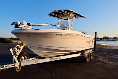 Robalo R200 Center Console