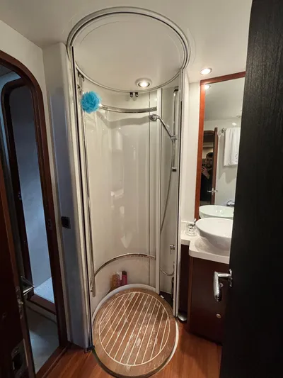  Yacht Photos Pics Bathroom in 2010 Princess 62 Flybridge yacht with shower and sink.