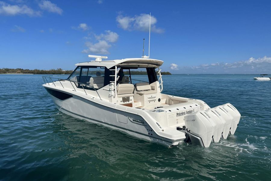 2022 Boston Whaler 405 Conquest