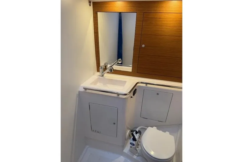  Yacht Photos Pics Forward Head