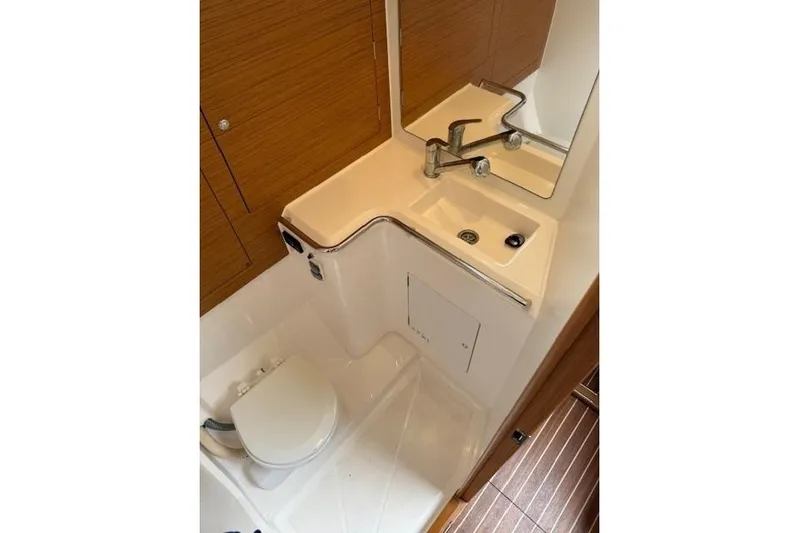  Yacht Photos Pics Aft Head, Opposite Galley