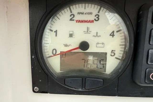  Yacht Photos Pics 765 Engine Hours