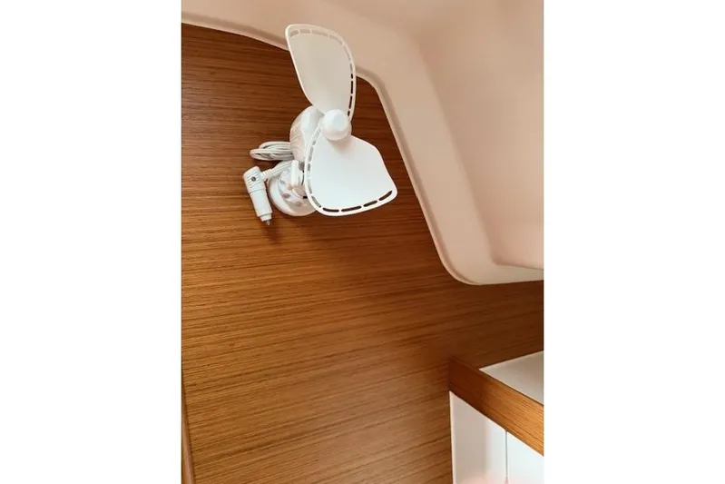  Yacht Photos Pics Fans in Each Cabin