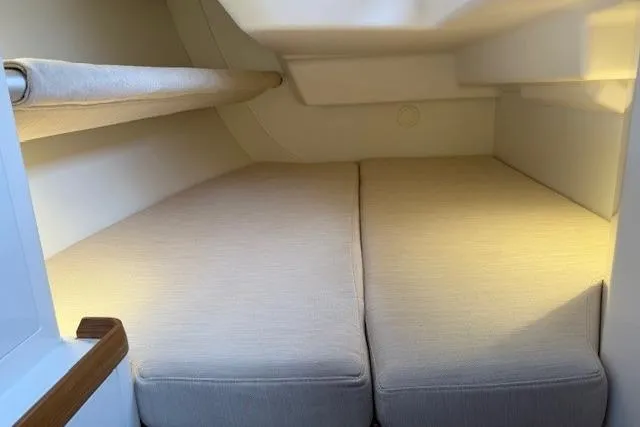  Yacht Photos Pics Stbd Aft Cabin