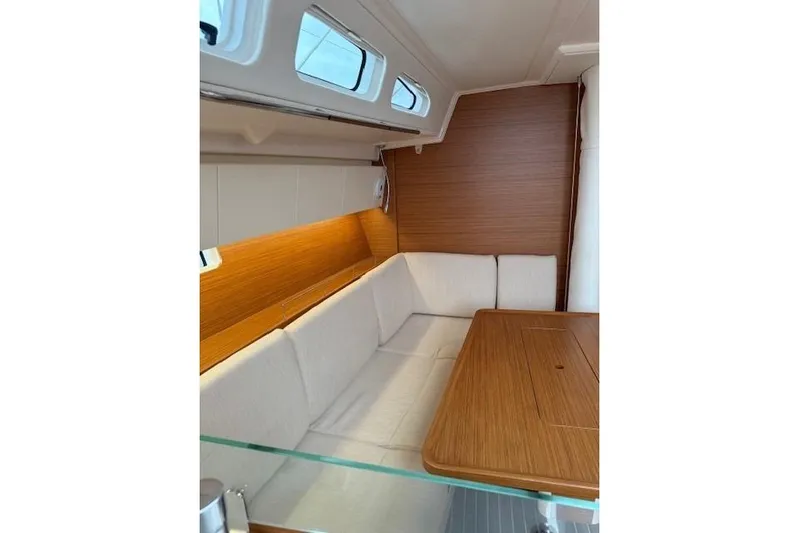  Yacht Photos Pics Port Settee