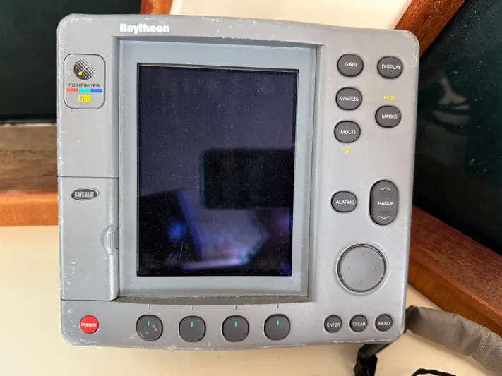 Real Therapy Yacht Photos Pics Raytheon fishfinder display on 2001 Mainship 390 Trawler boat.