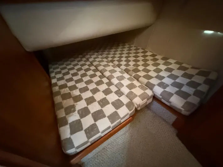 Real Therapy Yacht Photos Pics Cabin interior of 2001 Mainship 390 Trawler with checkered bedding.