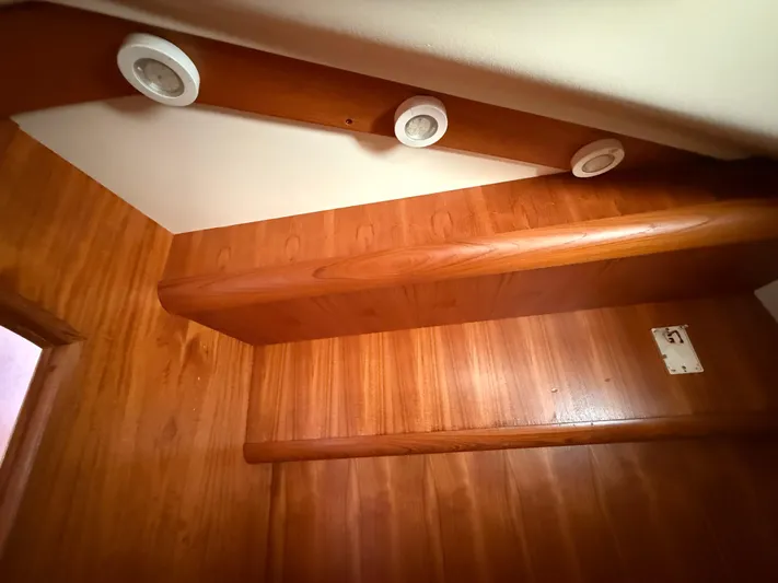 Real Therapy Yacht Photos Pics Wooden interior of 2001 Mainship 390 Trawler with recessed ceiling lights.