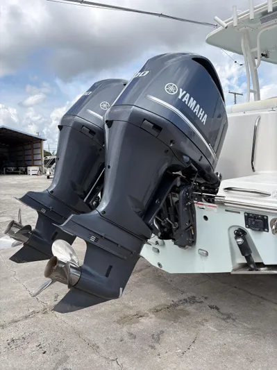  Yacht Photos Pics 2018 Robalo R302 Center Console with twin Yamaha outboard engines.