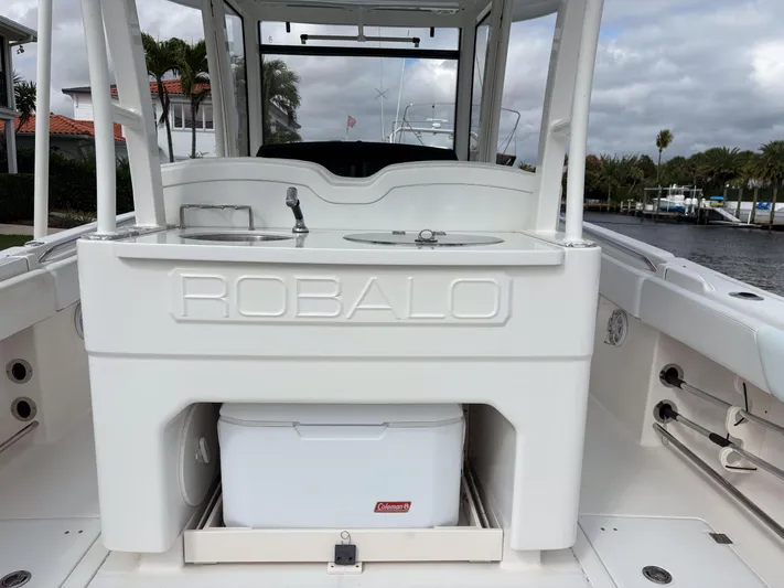  Yacht Photos Pics 2018 Robalo R302 Center Console boat interior with sink and storage.