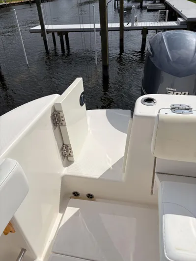  Yacht Photos Pics 2018 Robalo R302 Center Console boat deck with seating and engine view.