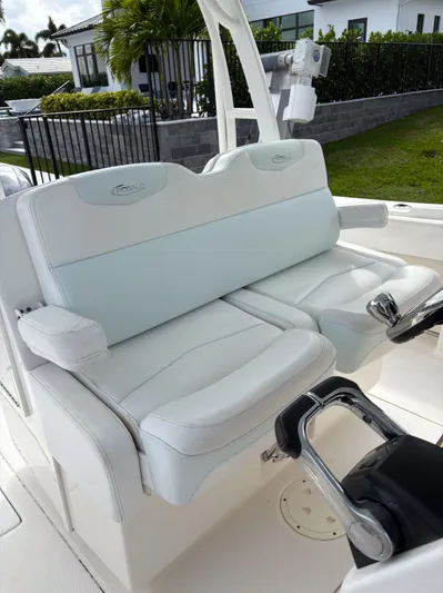  Yacht Photos Pics 2018 Robalo R302 Center Console boat seating, white and light blue upholstery, outdoor setting.