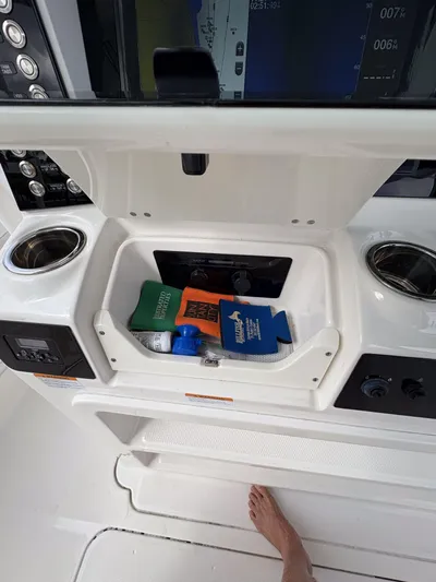  Yacht Photos Pics 2018 Robalo R302 Center Console storage compartment with cup holders and accessories.