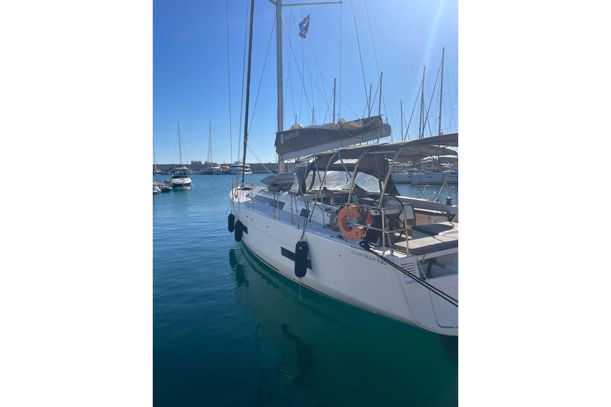 2022 Dufour 49 