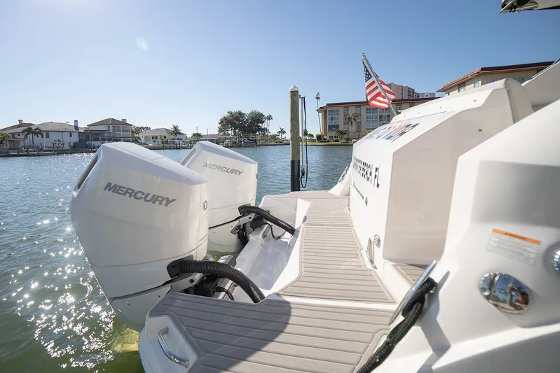 Vive Tu Vida Yacht Photos Pics 