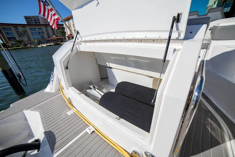 Vive Tu Vida Yacht Photos Pics 