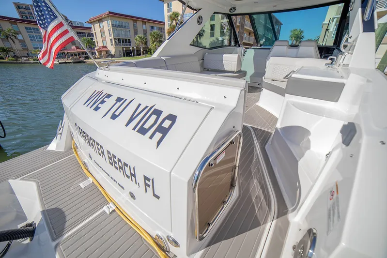 Vive Tu Vida Yacht Photos Pics 