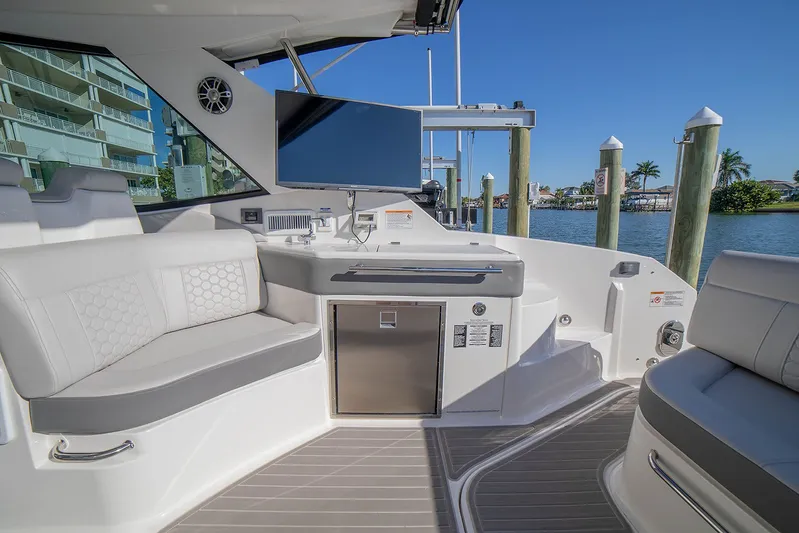 Vive Tu Vida Yacht Photos Pics 