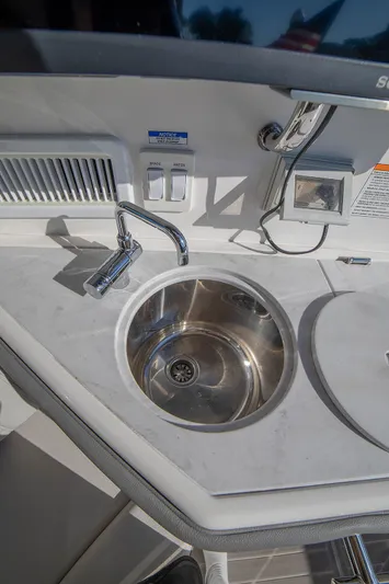 Vive Tu Vida Yacht Photos Pics 