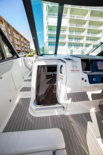 Vive Tu Vida Yacht Photos Pics 