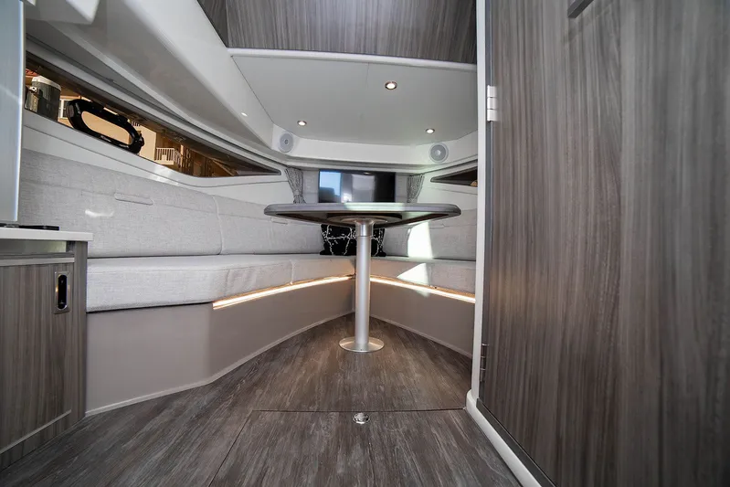 Vive Tu Vida Yacht Photos Pics 