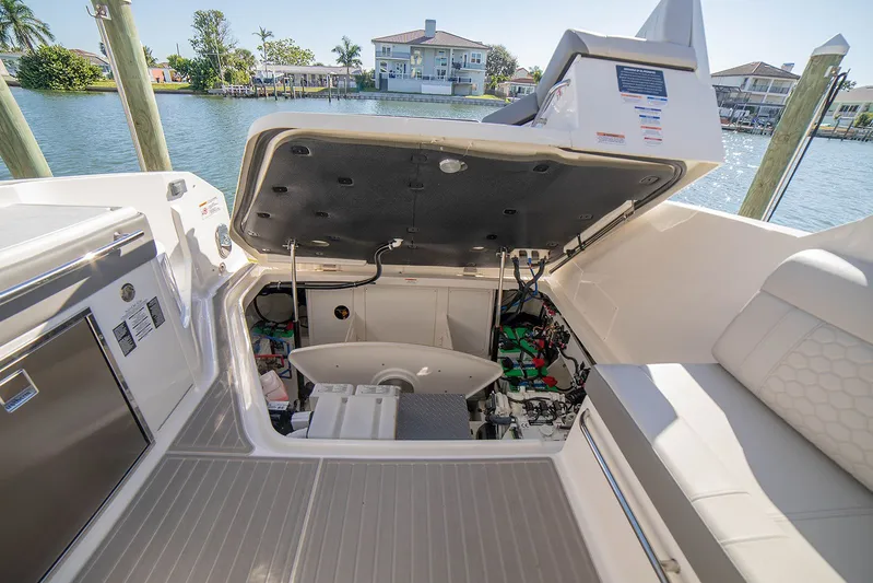 Vive Tu Vida Yacht Photos Pics 