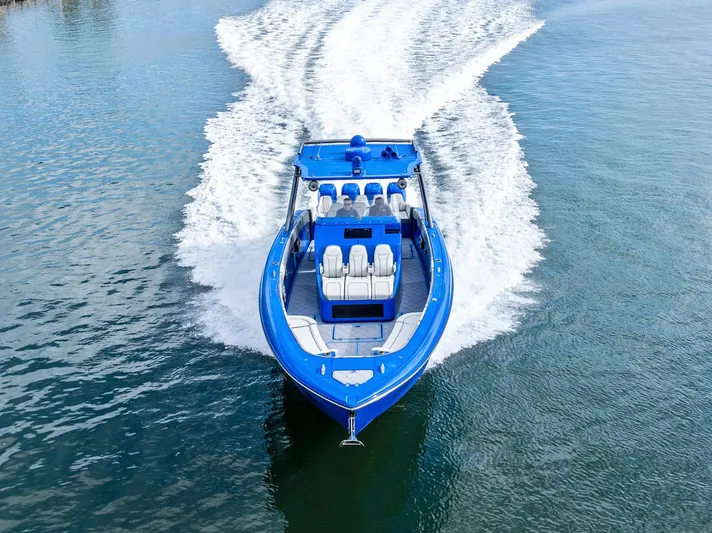  Yacht Photos Pics 2020 Midnight Express Open boat cruising on water, showcasing sleek design and vibrant blue color.
