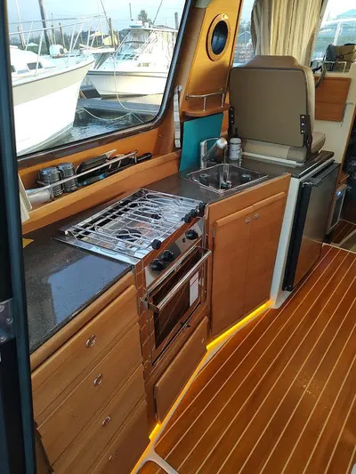 Red Diver Yacht Photos Pics 